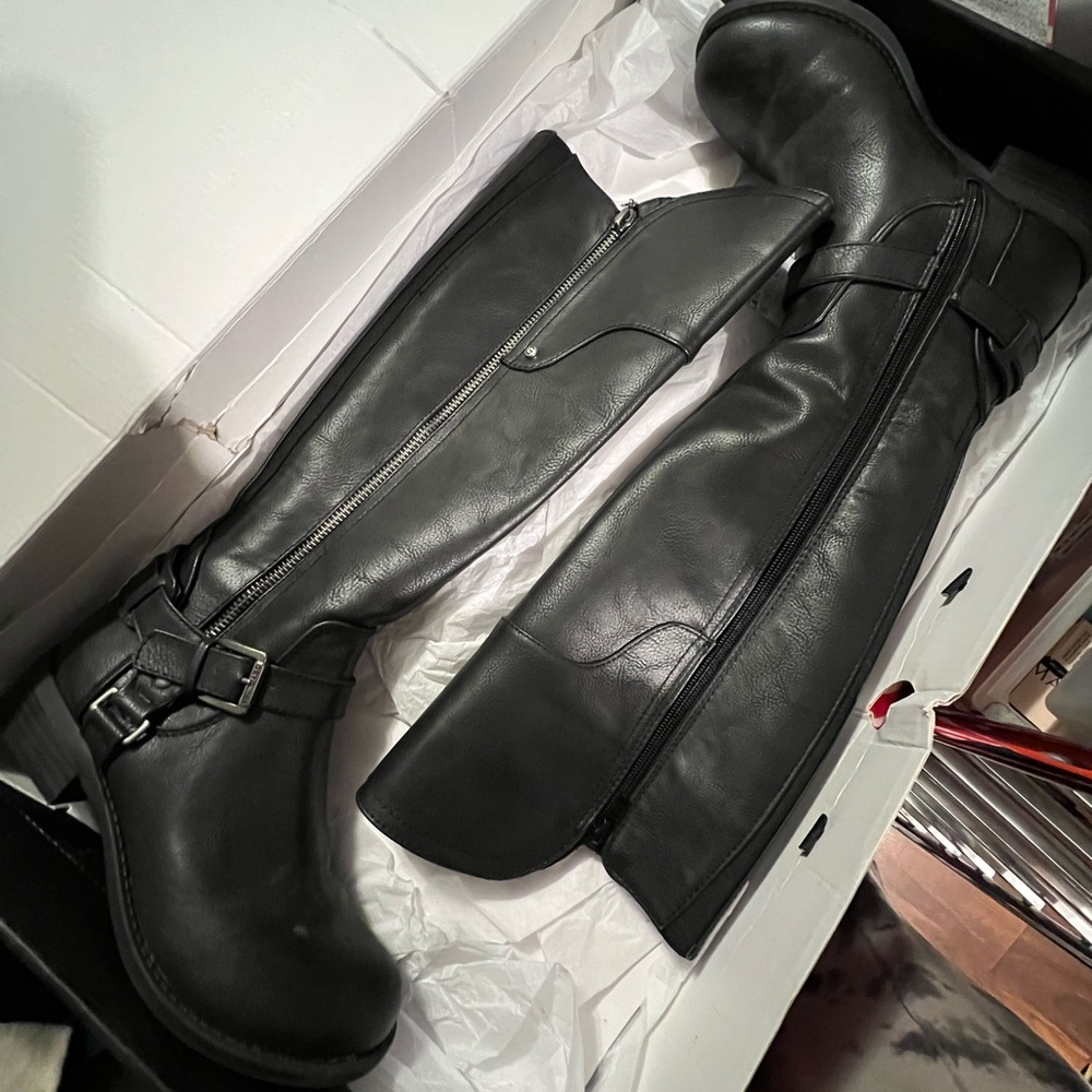 Guess boots